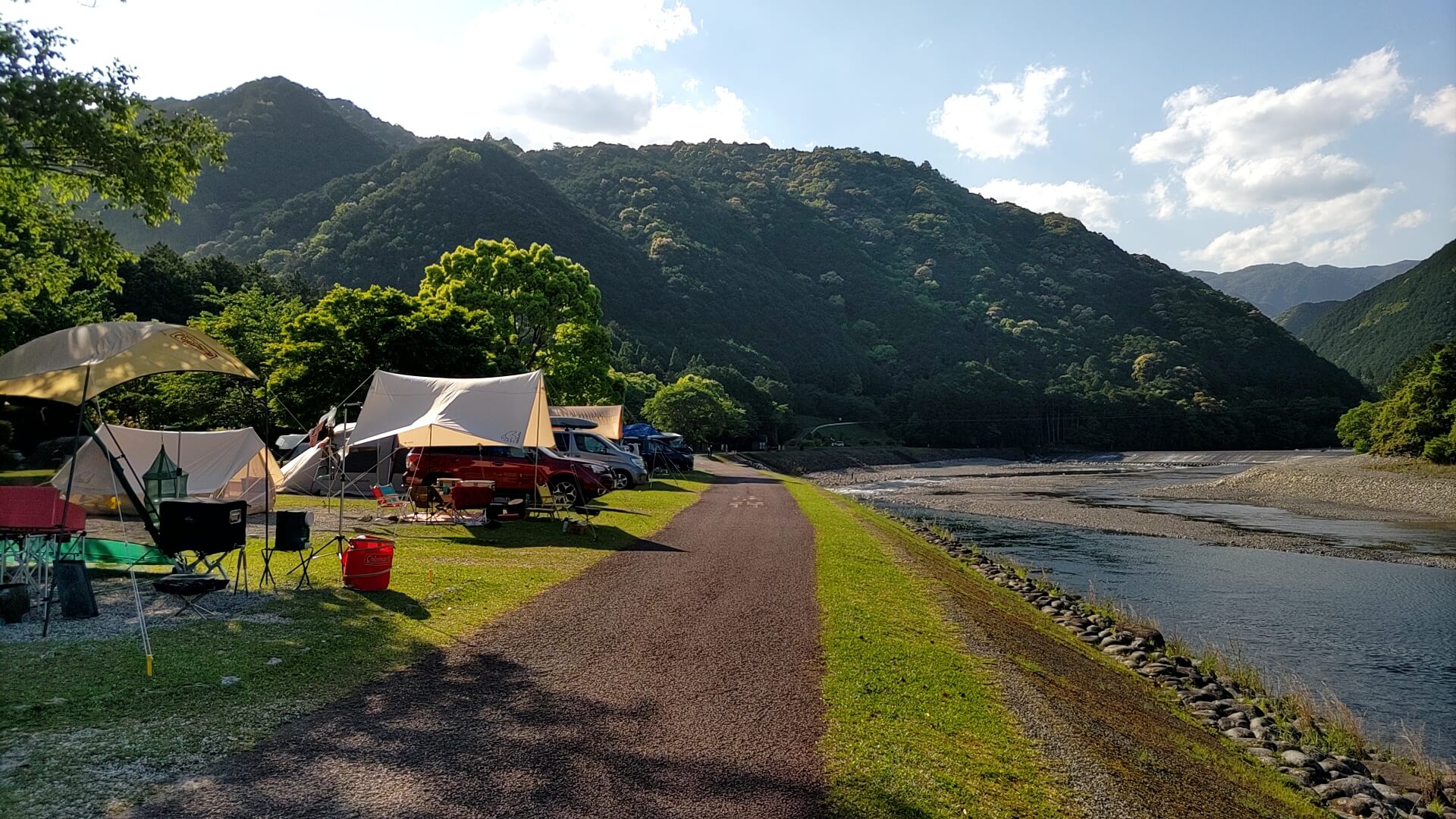 銚子川とキャンプ場